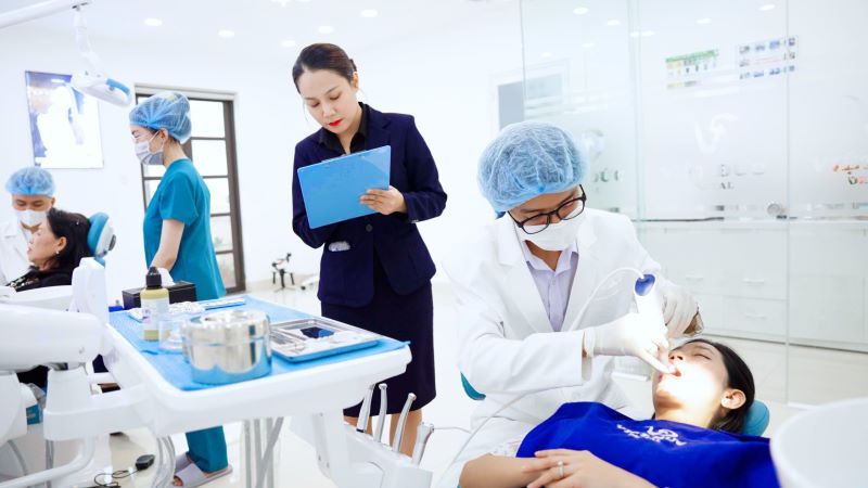 Nha khoa Quốc tế SGC nổi bật quy trình vô trùng chuẩn