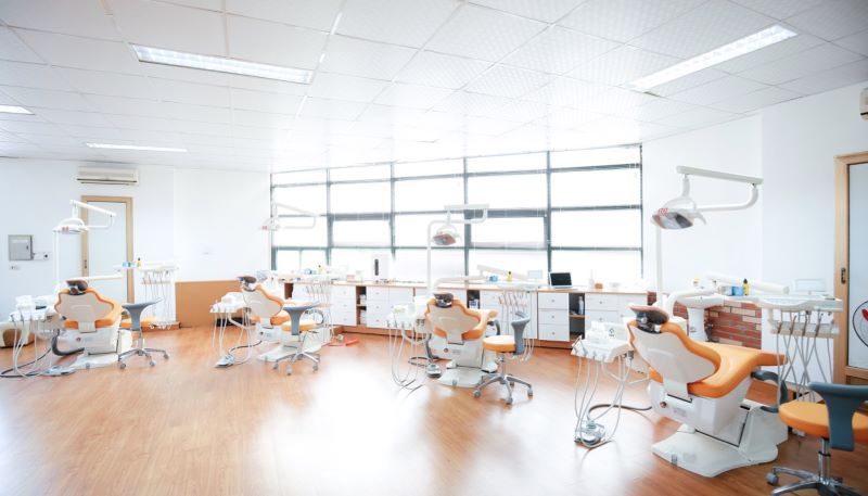 Hệ thống máy móc nhập khẩu hiện đại tại nha khoa Quốc Ninh 