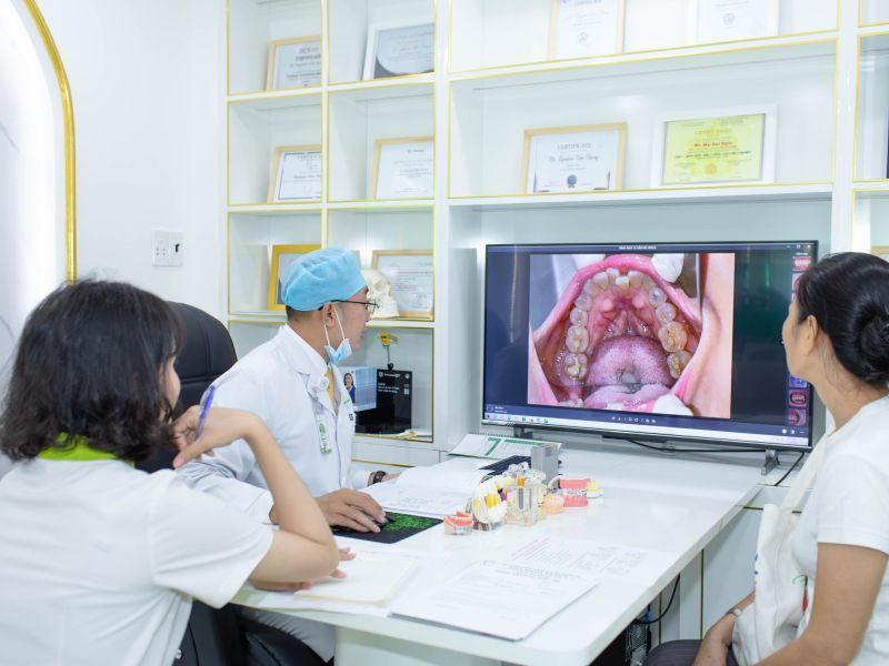 Nha khoa Nguyên Hùng quy trình điều trị minh bạch rõ ràng