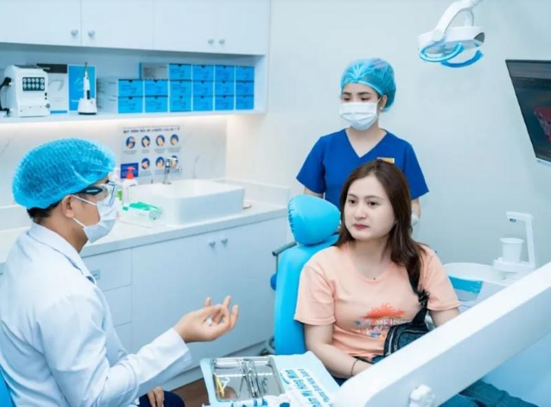 Nha khoa BS Lê Vang Chí Linh tư vấn phương án điều trị trước khi thực hiện