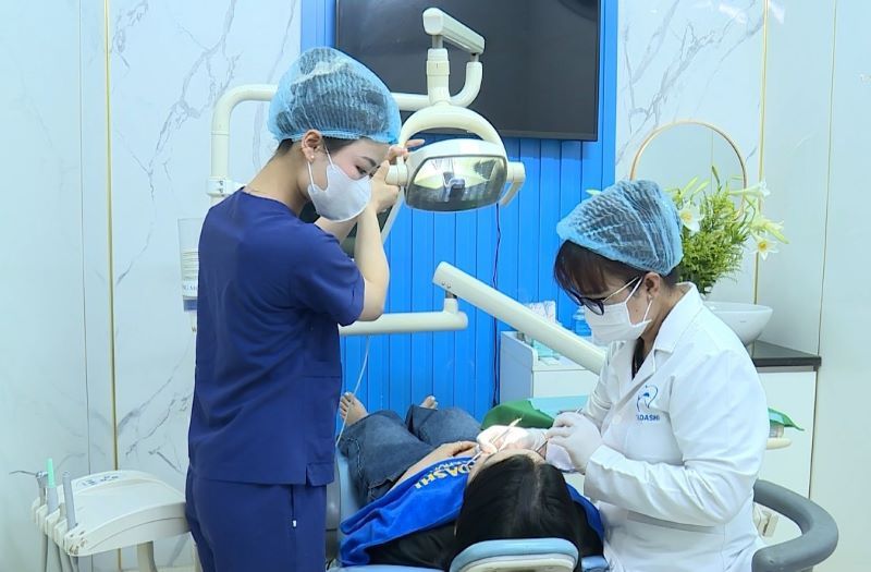 Nha Khoa Nụ Cười 2 phục vụ khách hàng tận tâm