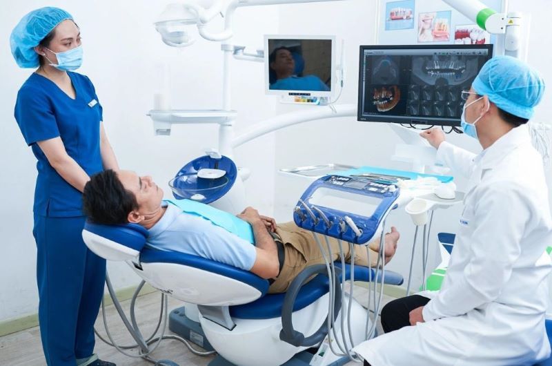 Đội ngũ bác sĩ Nha khoa An Tâm thực hiện cấy ghép Implant chính xác