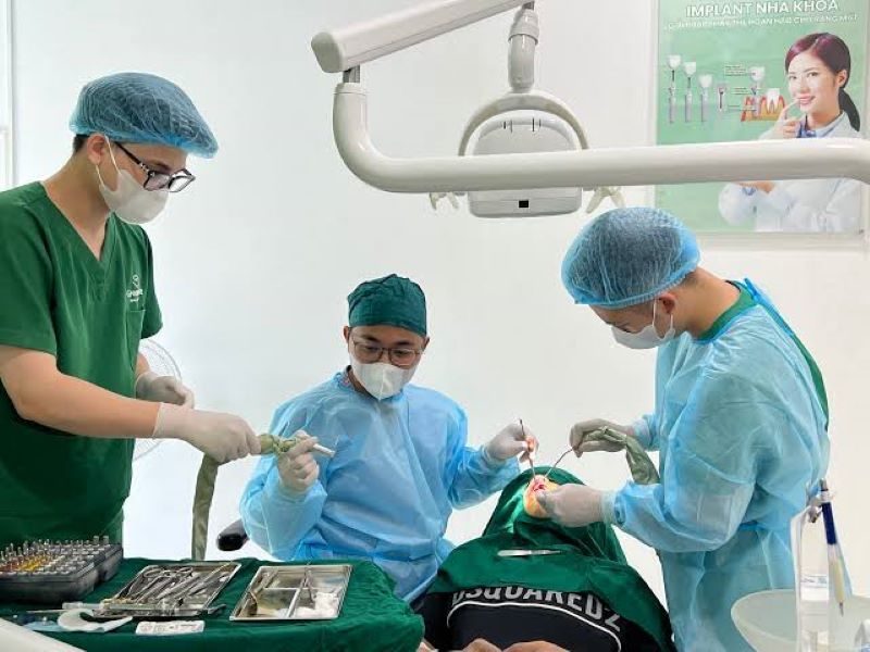 địa chỉ trồng răng implant tốt uy tín Phường Phú Thọ TPHCM 2