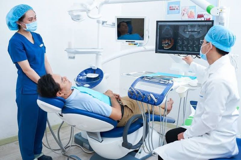 Nha khoa Nhân Tâm nổi bật với sự tận tâm khi trồng implant cho khách hàng