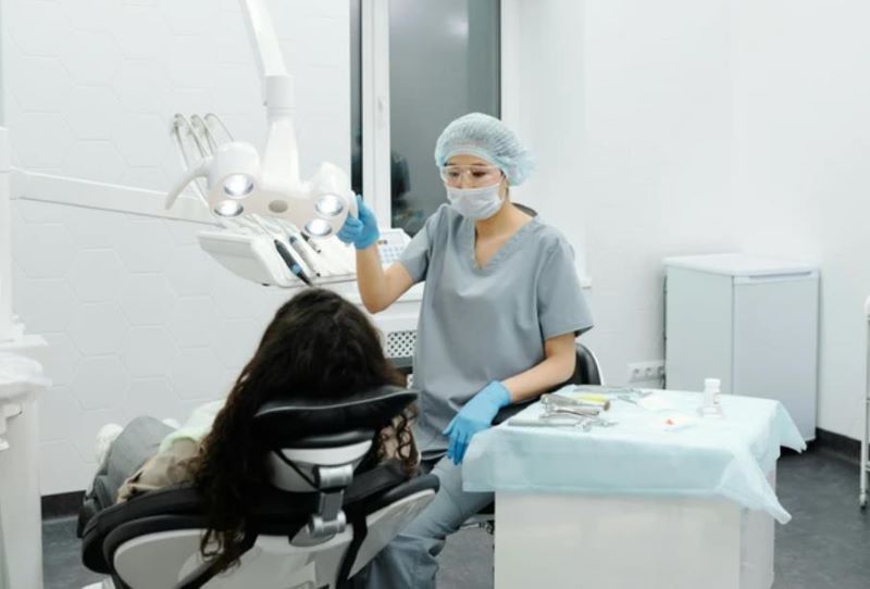Phòng khám sạch sẽ với bác sĩ tại Nha Khoa Pierre