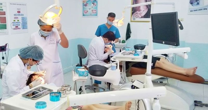 Đội ngũ bác sĩ được đào tạo chuyên môn cao tại Nha khoa Dr.Phúc